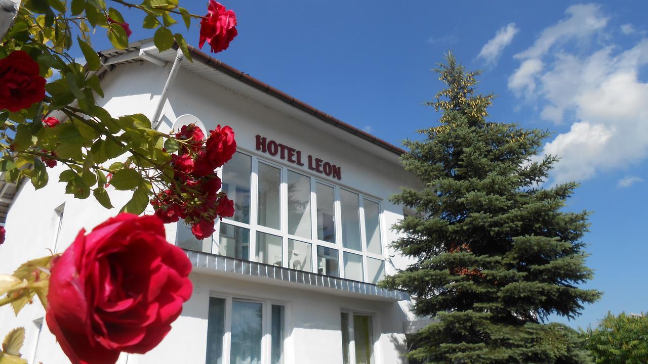 Hotel Leon Бяла Подласка Екстериор снимка
